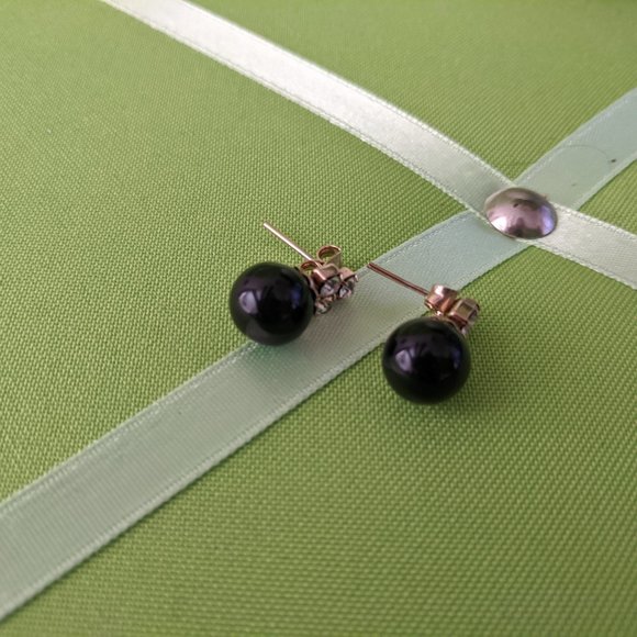 Black Pearl Studs w/Crystals + Gold - Picture 2 of 2